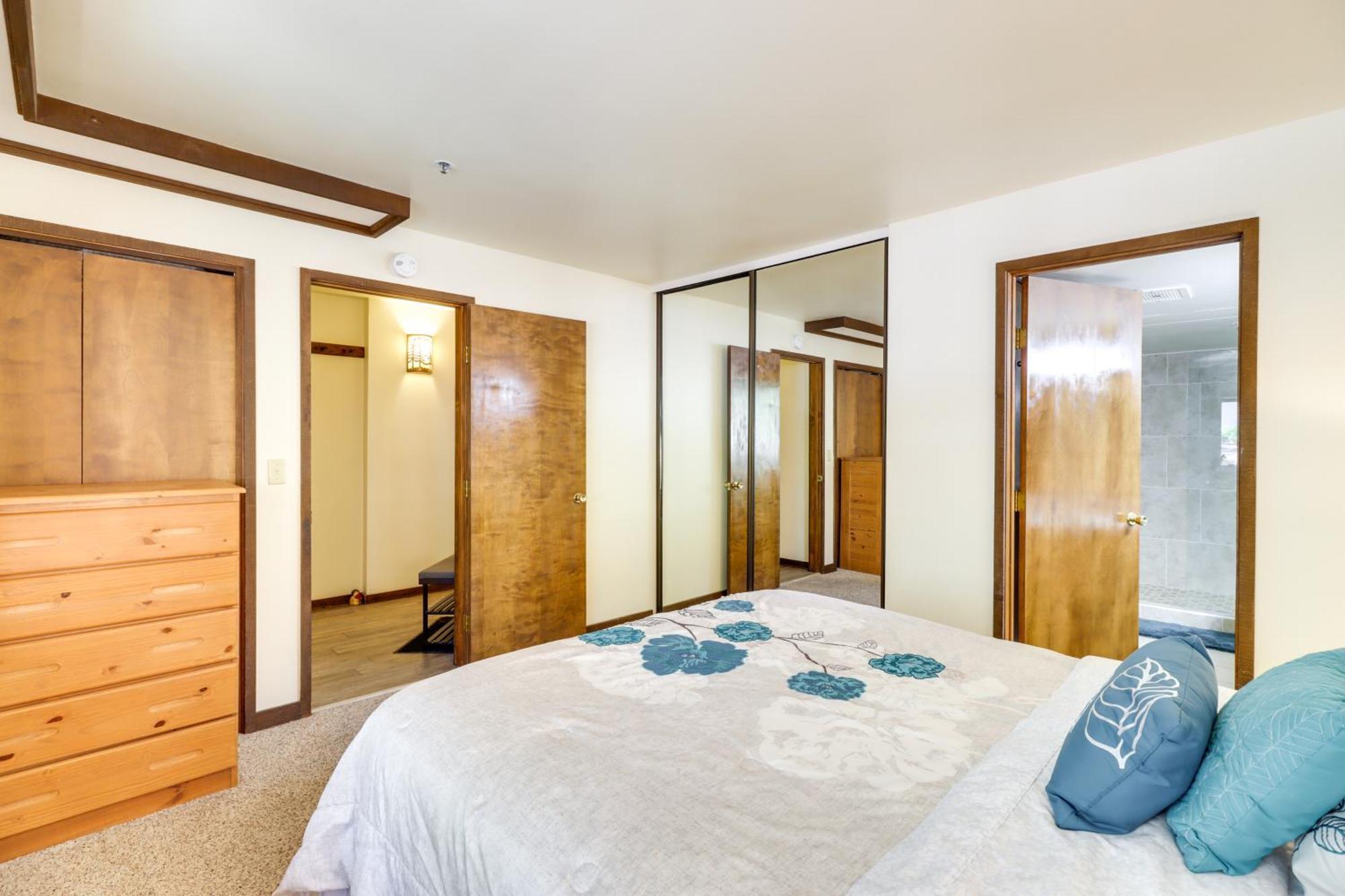 With Balcony 1 Mi To Trail! Apartment Incline Village
