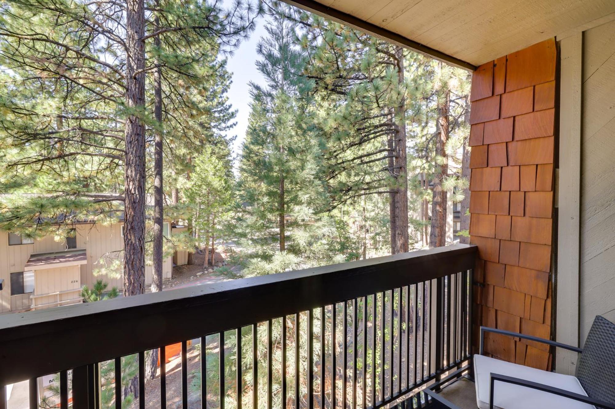 Apartment With Balcony 1 Mi To Trail! Incline Village